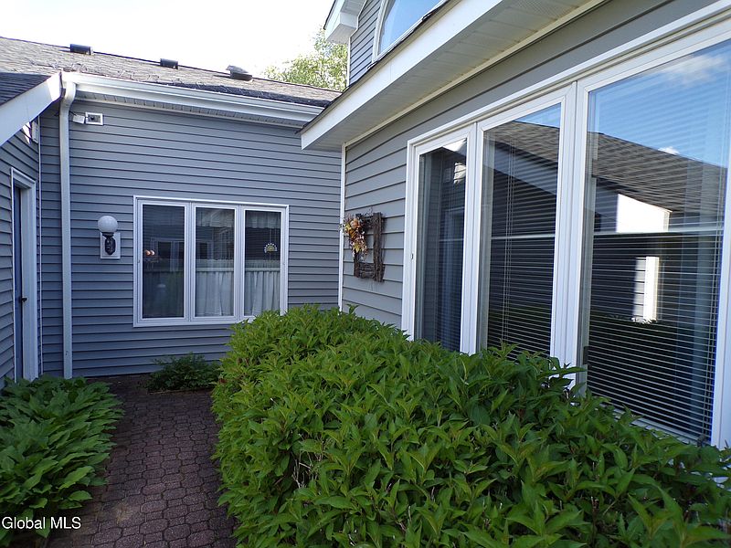 3rd image of 20 Westwood Drive