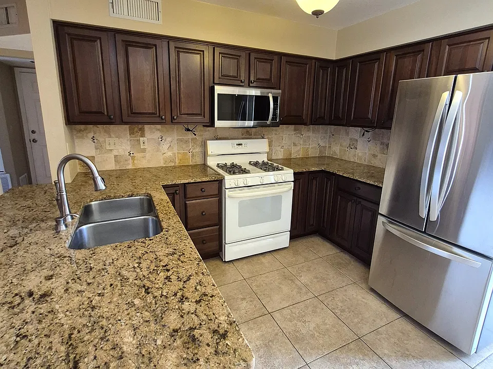 8863 N Willeta Dr
