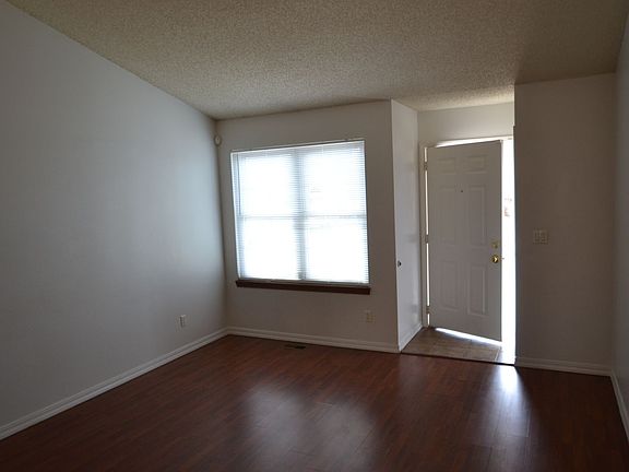 3rd image of 8425 Ilex Dr