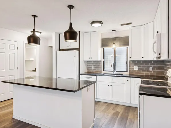 100 South Dr Unit E, Circle Pines, MN 55014