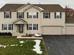 312 Greenbriar Blvd, Poplar Grove, IL 61065