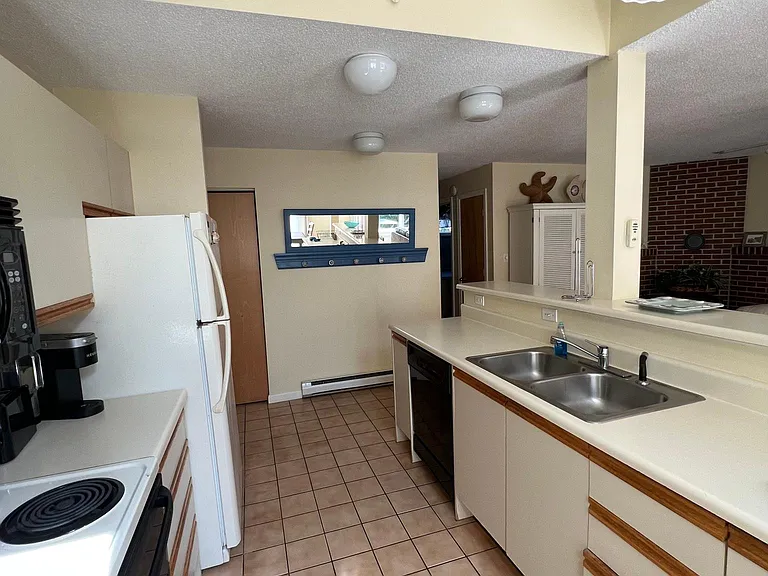 146 W Grand Ave #36 — Photo 6