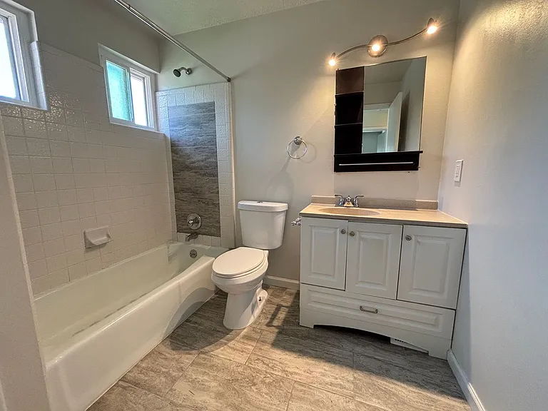 1815 E Vine St — Photo 8