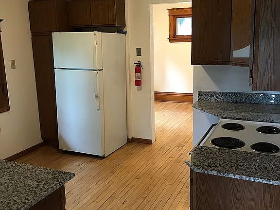 5th image of 2742 Johnson St NE