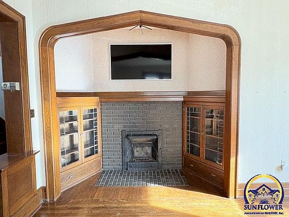 3rd image of 814 Market St