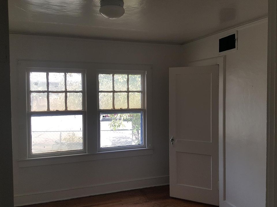 1st image of 900 E River Ave