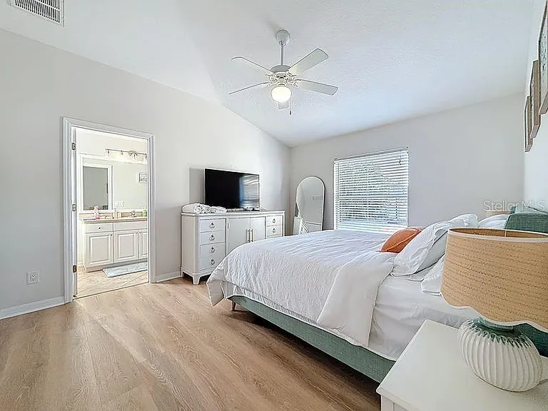 2402 Dryer Ave — Photo 23
