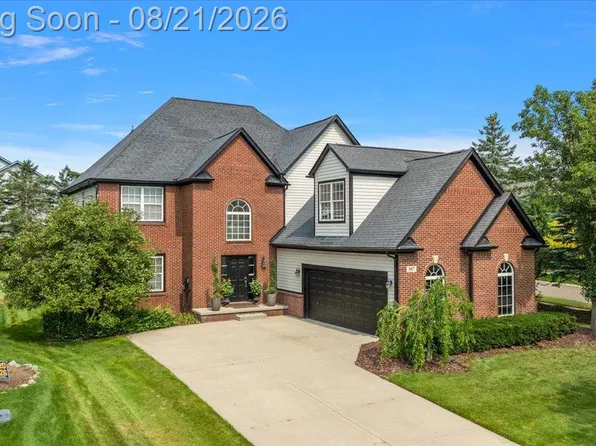 587 Bay Pointe Dr, Oxford, MI 48371