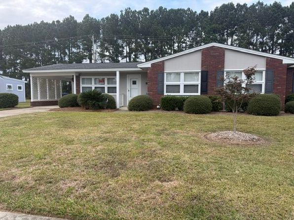 811 Pampas Dr