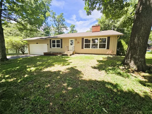 705 Lake Park Rd, Mount Vernon, IL 62864