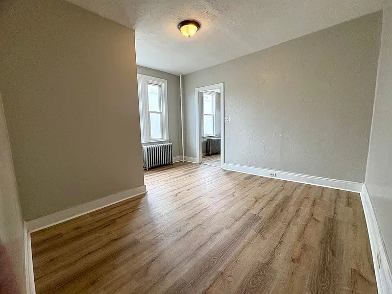 923 W Princess St — Photo 8
