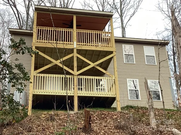 212 Brigsy Ln, Whittier, NC 28789