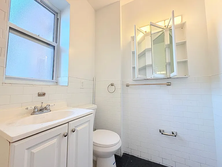70 Tonnelle Ave #43E — Photo 9
