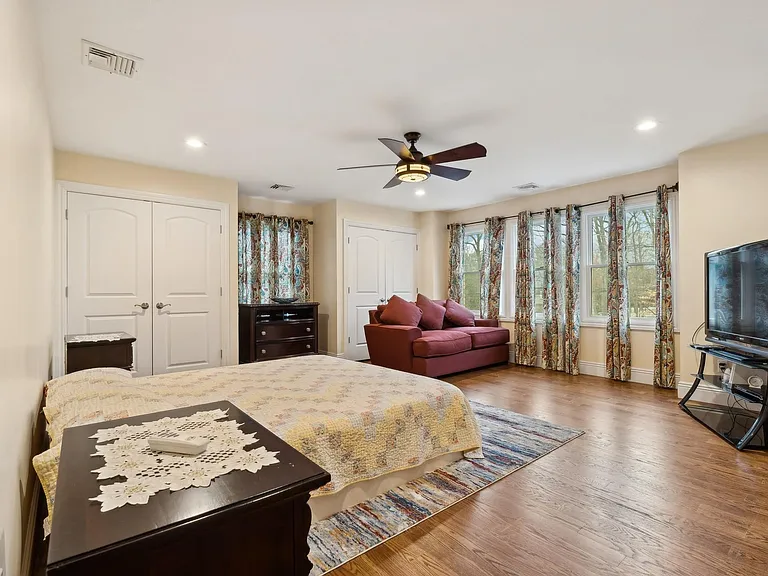 324 Lake St — Photo 36