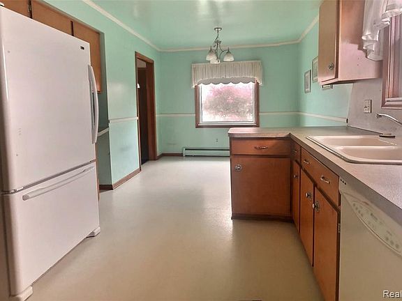 3rd image of 921 Sycamore St
