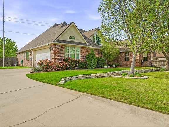 4th image of 789 Bluebonnet Dr