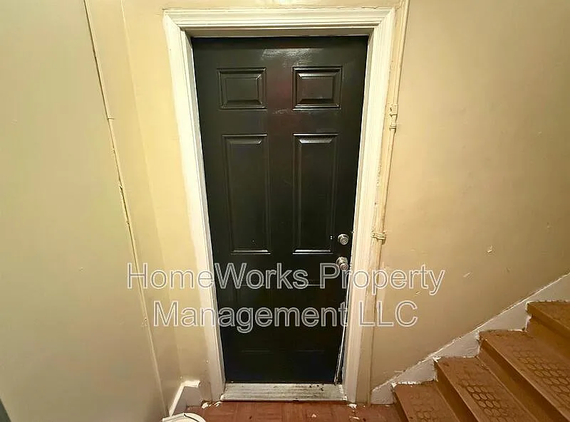 3 bed, 1.0 bath, 900 sqft, $1,199 — Photo 2