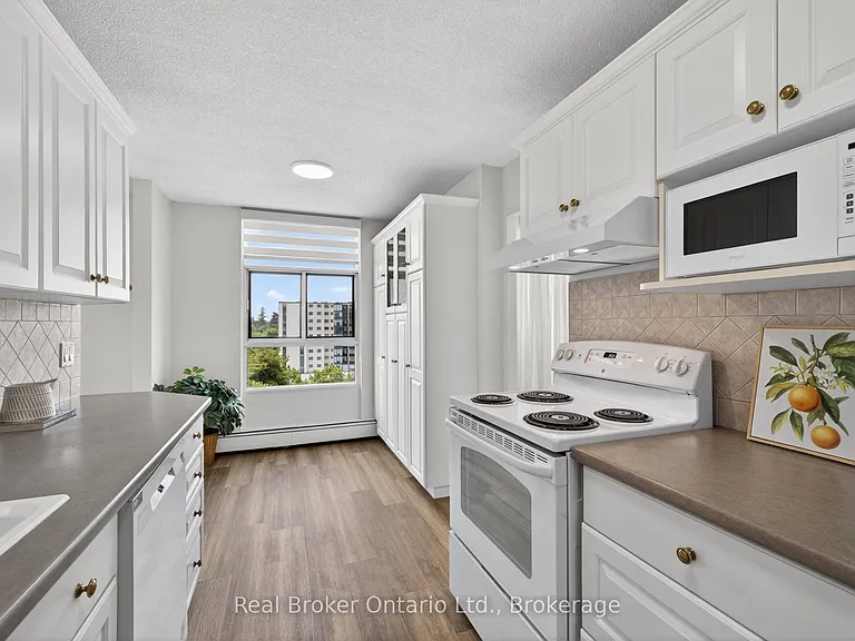 23 Woodlawn Rd E #811 — Photo 20