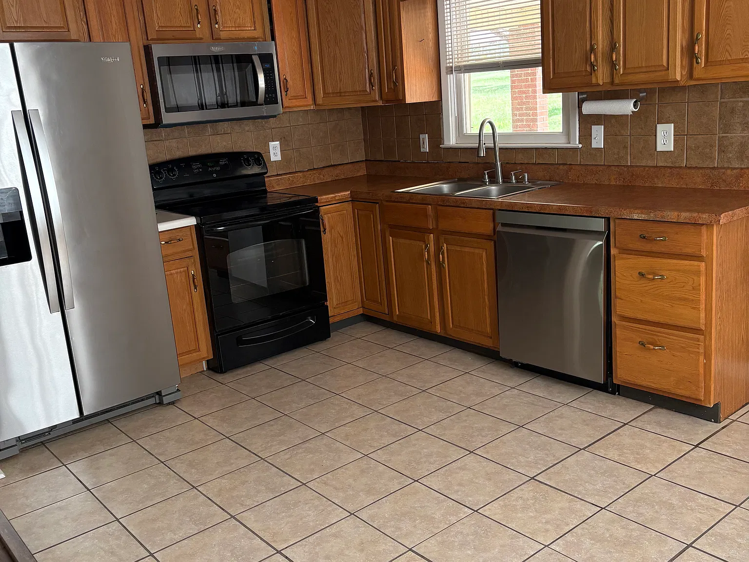 4 bed, 2000 sqft, $2,100 — Photo 4