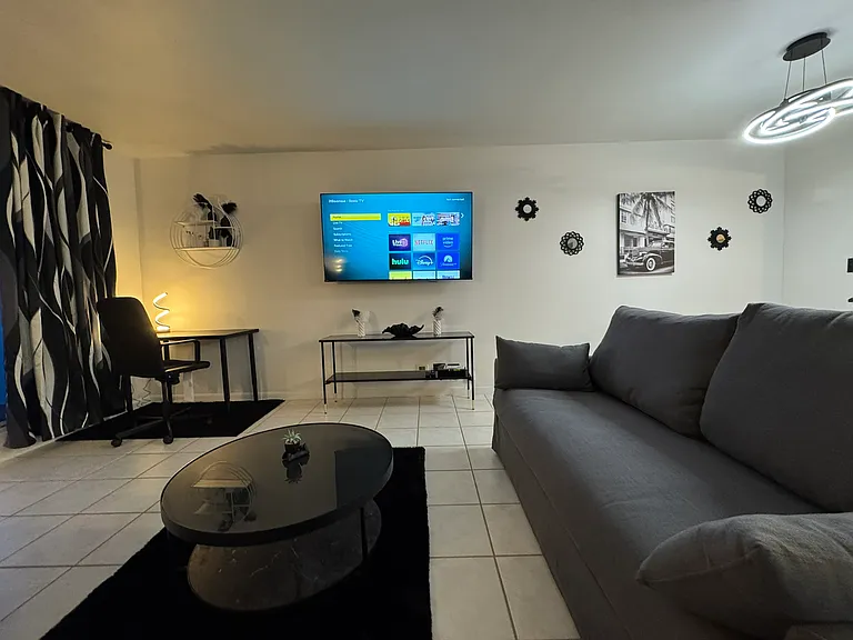 2301 Collins Ave #817 — Photo 7