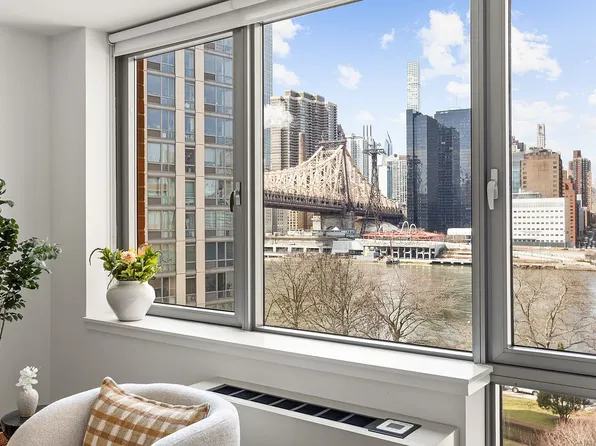 425 Main St APT 9M, New York, NY 10044