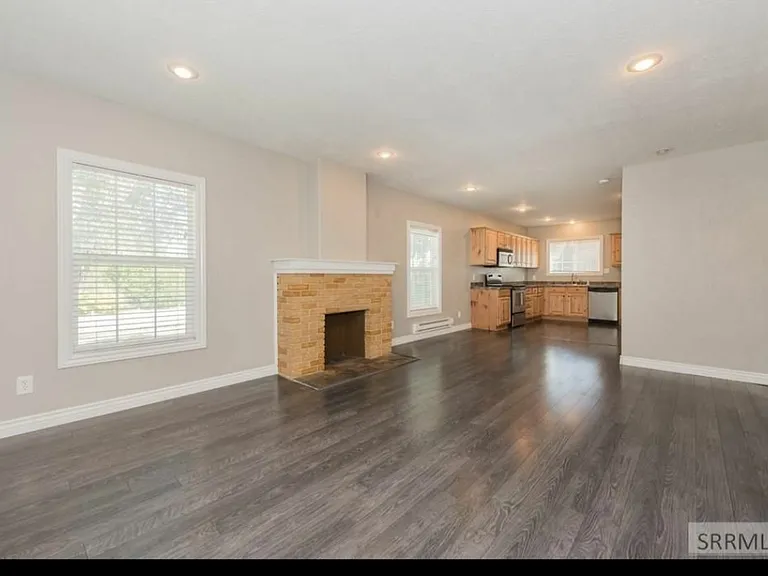 594 J St — Photo 5