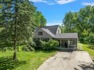 807 Willard Ave, Rochester Hills, MI 48307