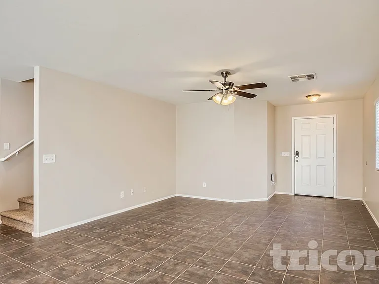 13301 E Primrose Ln — Photo 3