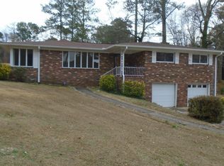 909 E Tomahawk Trl, Gadsden, AL 35903