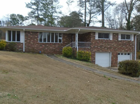 909 E Tomahawk Trl, Gadsden, AL 35903