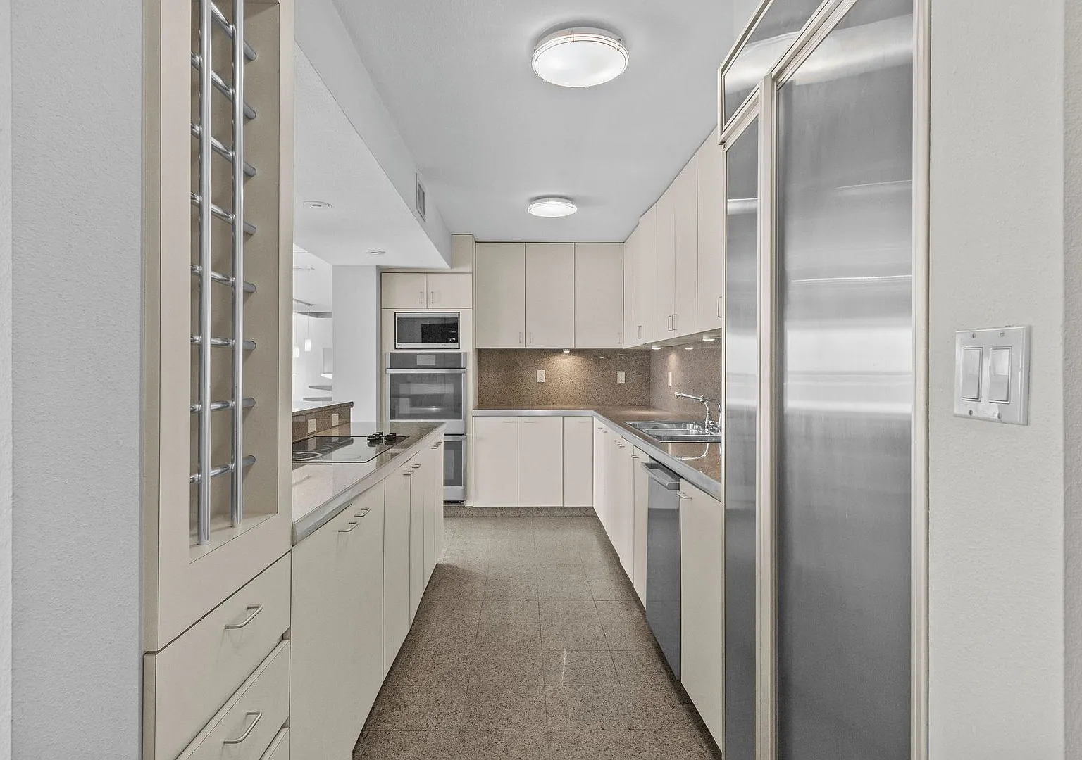 Unique Bayshore Condo — Photo 3