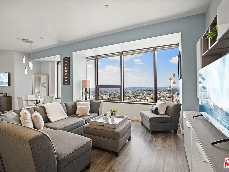 1100 Wilshire Blvd #2201 — Photo 1