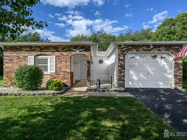 11 Graham Ct, Brick, NJ 08724