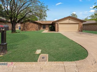 6913 Loma Vista Dr, Fort Worth, TX 76133