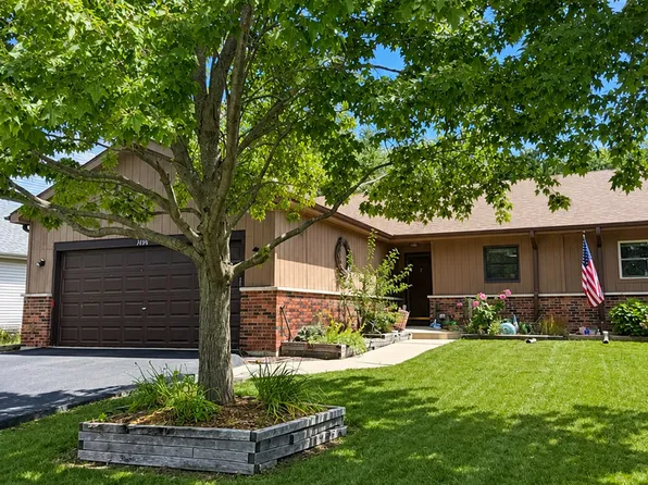 1608 Walsh Dr, Yorkville, IL 60560