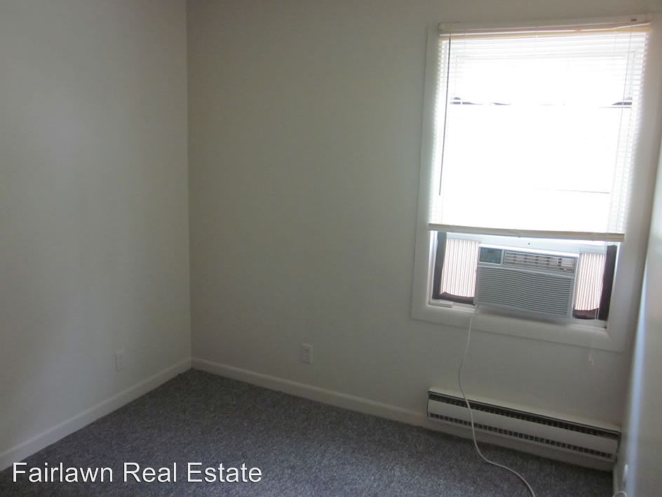 2nd image of 515 W Washington St APT 17