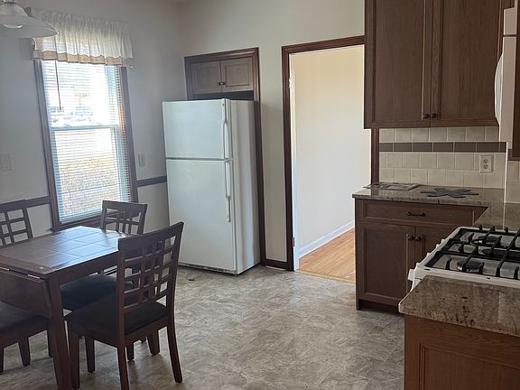 4th image of 289 Spruce St