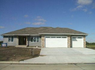 220 Boulder Rd, Mason City, IA 50401