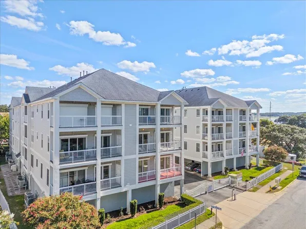 2300 Page Harbor Lndg APT 304, Virginia Beach, VA 23451