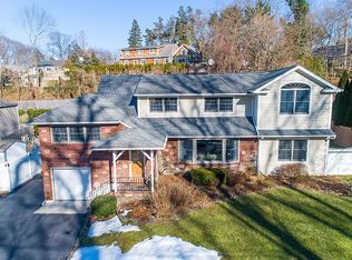 156 Bay Rd, Halesite, NY 11743