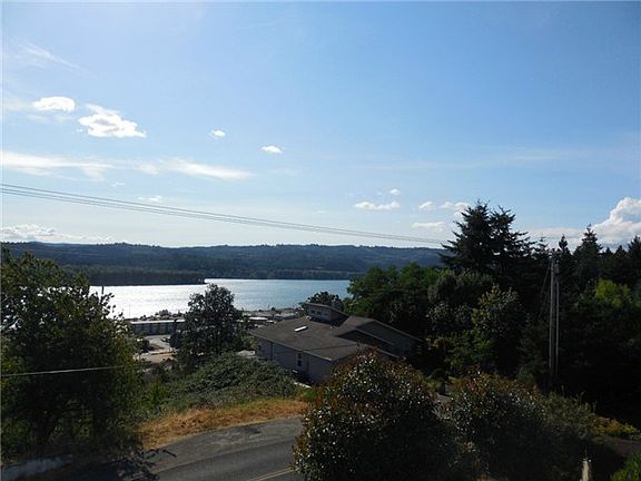 3rd image of 690 N 2nd Pl