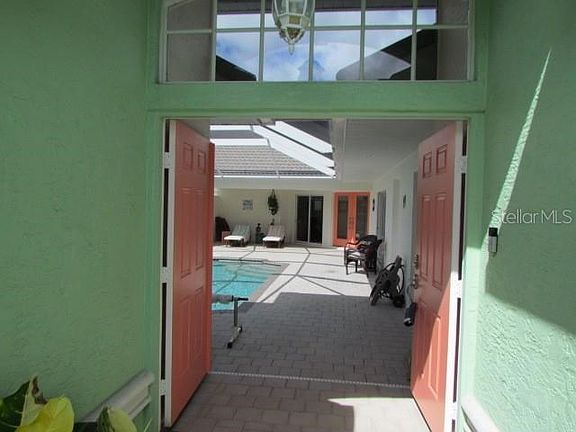 4th image of 105 Valencia Lakes Dr