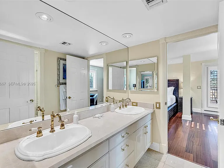 625 SE Poinciana Dr — Photo 6
