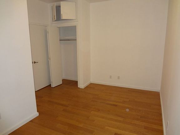 3rd image of 49 Clinton St Frnt B