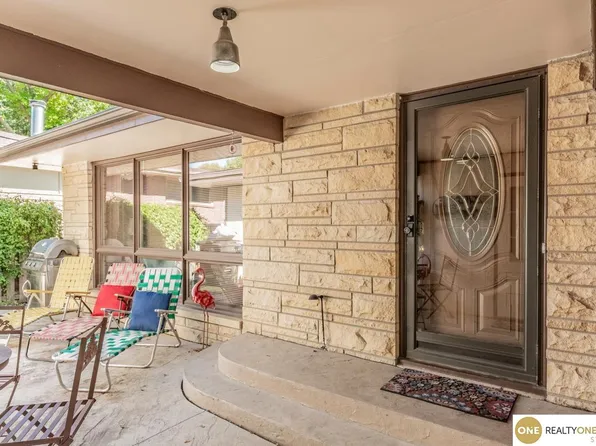 8417 Grand Ave, Omaha, NE 68134