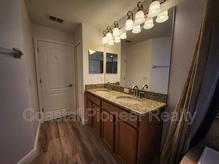 11404 Holmbridge Ln — Photo 54
