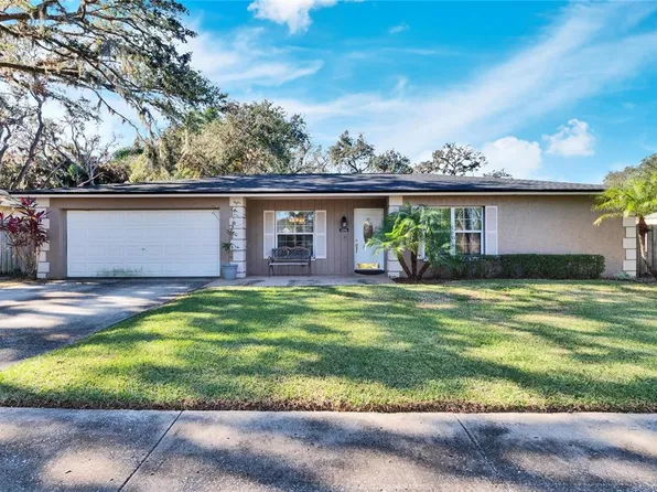 1206 Meadowcrest Dr, Valrico, FL 33594