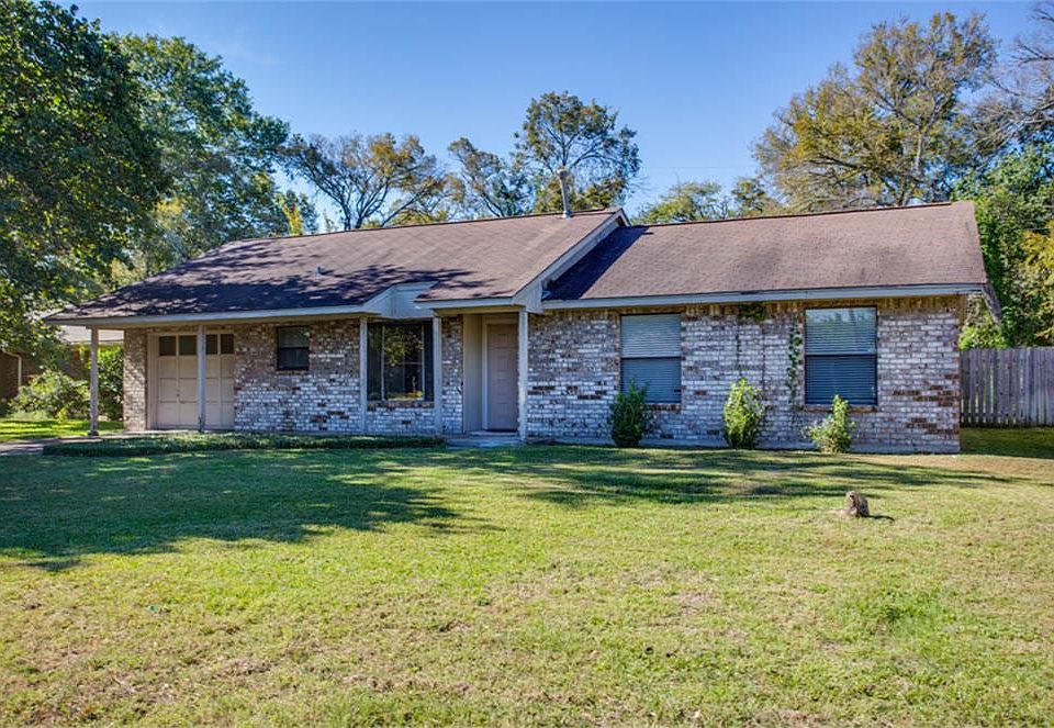 1st image of 3208 Heatherwood Dr