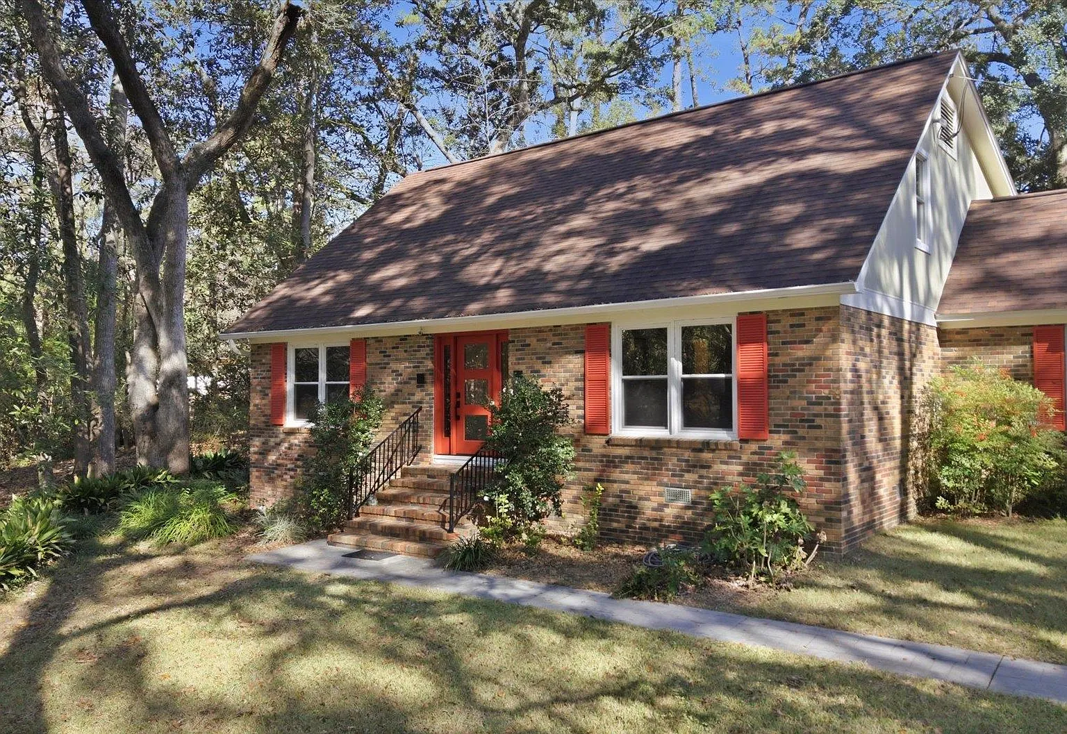 4 bed, 2416 sqft, $3,200 — Photo 4