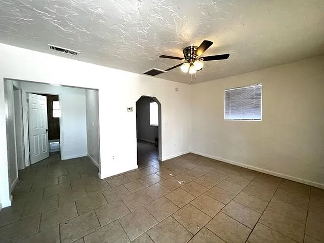 2 bed, 700 sqft, $1,175 — Photo 4